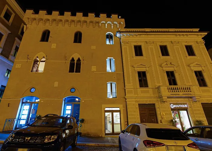 Piazza Del Mercato LʼAquila